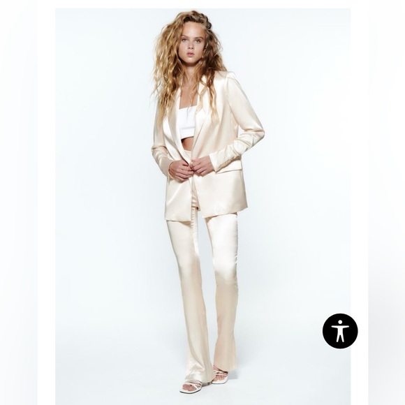 Zara RUCHED SATIN EFFECT BLAZER 
S IVORY
REF 2010/876 - Picture 1 of 4